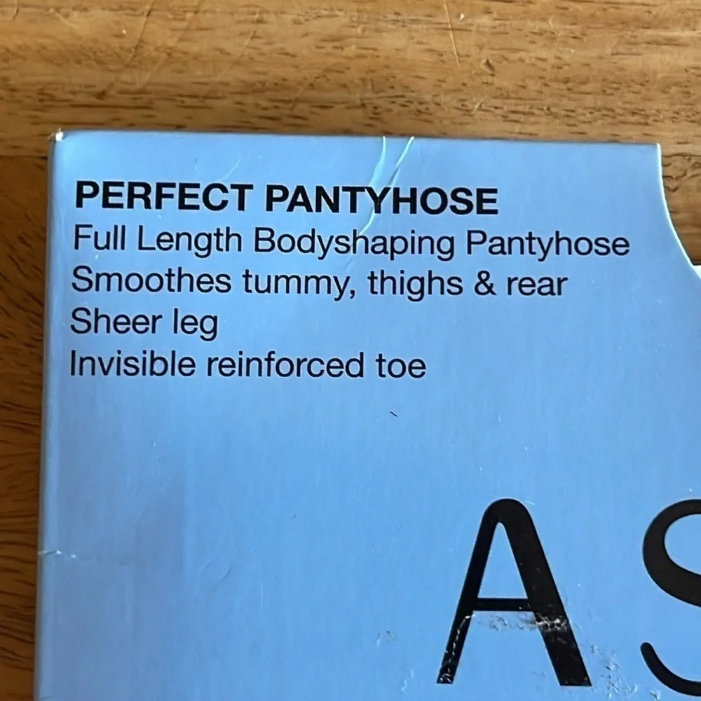 NWT Assets By Sara Blakely Nude Perfect Pantyhose